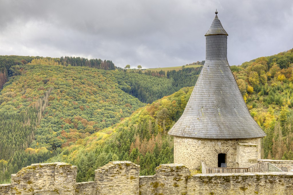 chateau kasteel Bourscheid luxemburg luxembourg burcht ruine slot unesco erfgoed middeleeuwen ardennen